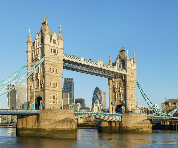 Tower_Bridge_from_Shad_Thames